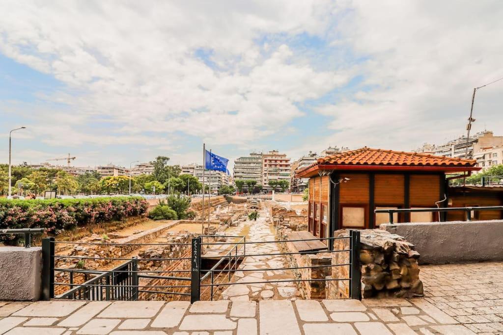 Mini Agora * Salonic